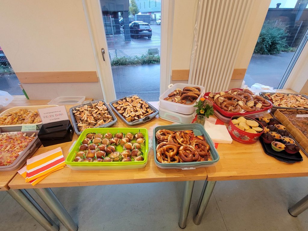 HERZLICH WILLKOMMEN den neuen Schülerinnen und Schüler aus den Klassen 5G und 5R!
Den besonderen Tag der Schulaufnahme an das FES-Gymnasium und die FES-Realschule feierten wir mit unserer WELCOME-PARTY in unserer Aula.