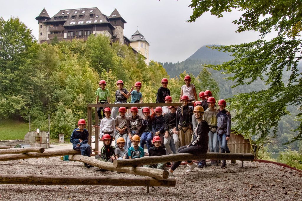 „Einer für alle – Alle für einen…“ - Abenteuerwoche in Österreich:
Fünf Tage verbrachte die Jahrgangsstufe 7 unseres FES-Gymnasiums und unserer FES-Realschule auf „Schloss Klaus“ in Österreich.