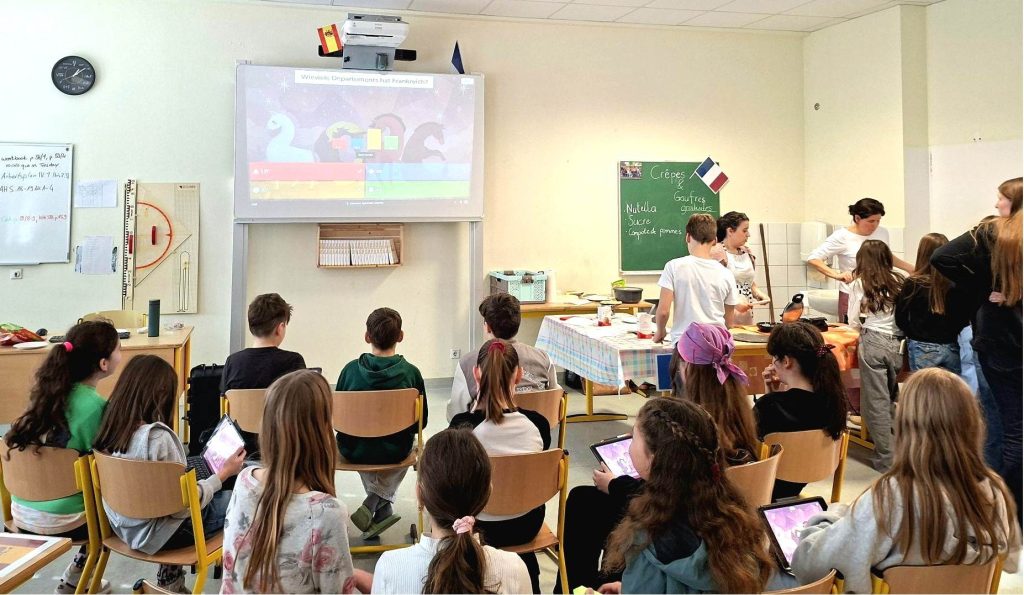 Der Tag der offenen Tür an FES-Gymnasium und FES-Realschule

​Am Samstag, den 28. Februar 2026, öffneten wir an der FES Heidenheim wieder unsere Türen – und der Andrang war groß! In einer ganz besonderen und herzlichen Atmosphäre hatten interessierte Eltern und Kinder die Gelegenheit, unsere Schulen ausgiebig kennenzulernen.