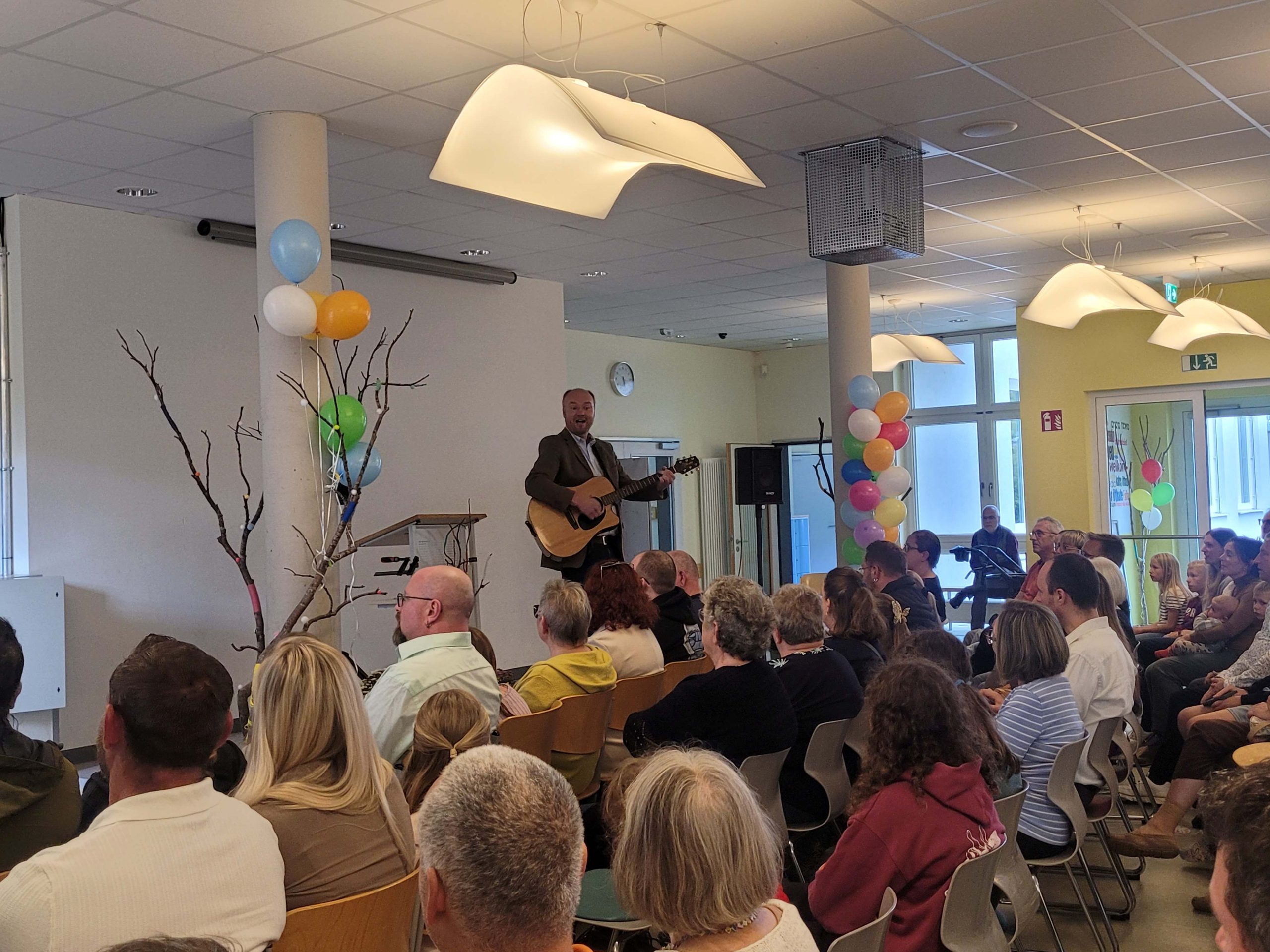 Beitragsbild zum BLOG-Beitrag Welcome Party Kl.5 HERZLICH WILLKOMMEN den neuen Schülerinnen und Schüler aus den Klassen 5G und 5R! Den besonderen Tag der Schulaufnahme an das FES-Gymnasium und die FES-Realschule feierten wir mit unserer WELCOME-PARTY in unserer Aula.