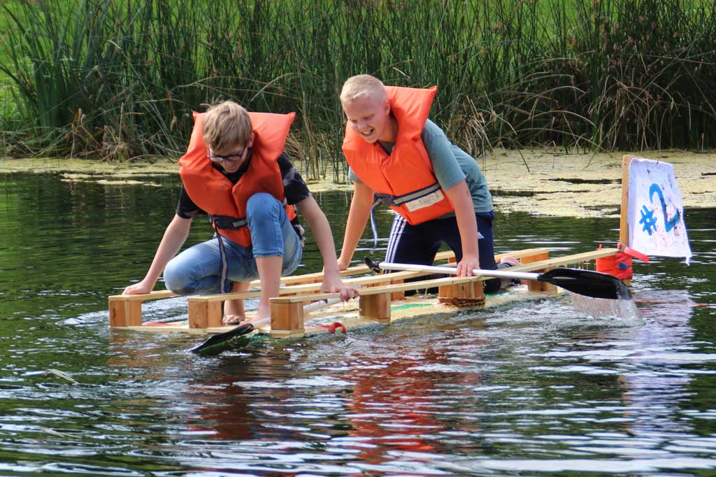 Freie Evangelische Schule und Kindertagesstätte Heidenheim FES Heidenheim spaßige Floßregatta