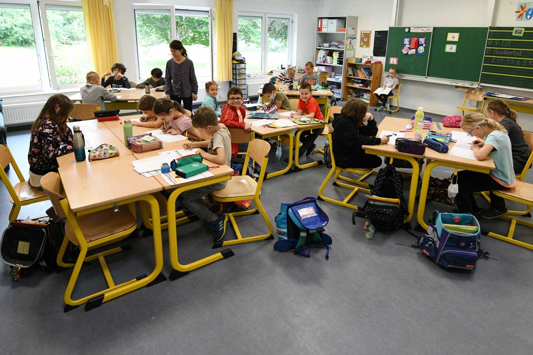 Freie Evangelische Schule und Kindertagesstätte Heidenheim FES Grundschulklasse in Aktion
