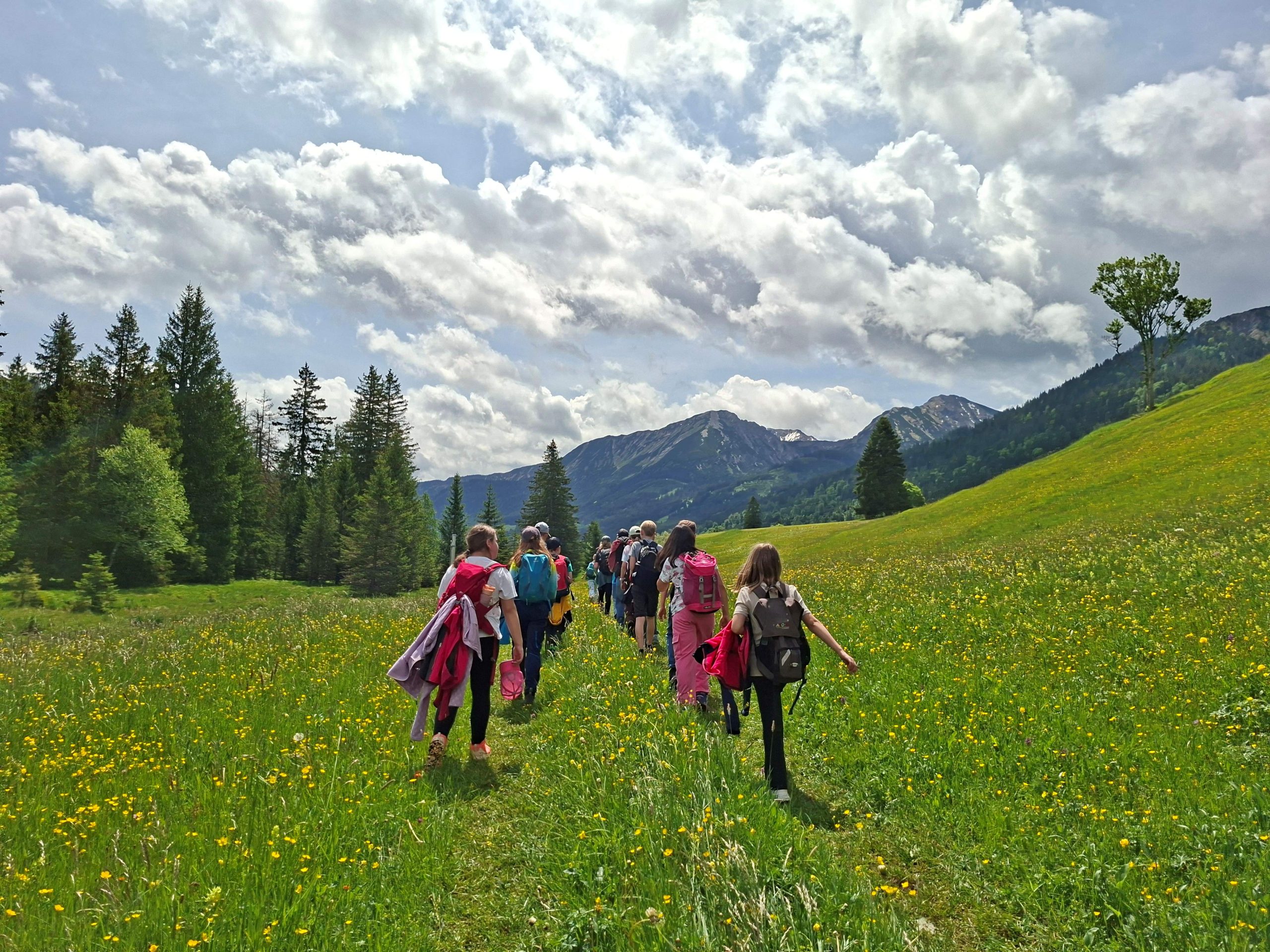 Beitragsbild zum BLOG-Beitrag Berg-Aktiv-Woche Auch dieses Jahr konnten unsere 5. Klässler wieder „Ganz-Schön-Mutig-Tage“ im Allgäu erleben und dabei gemeinsam die Bergwelt rund um Unter- und Oberjoch zu erkunden.