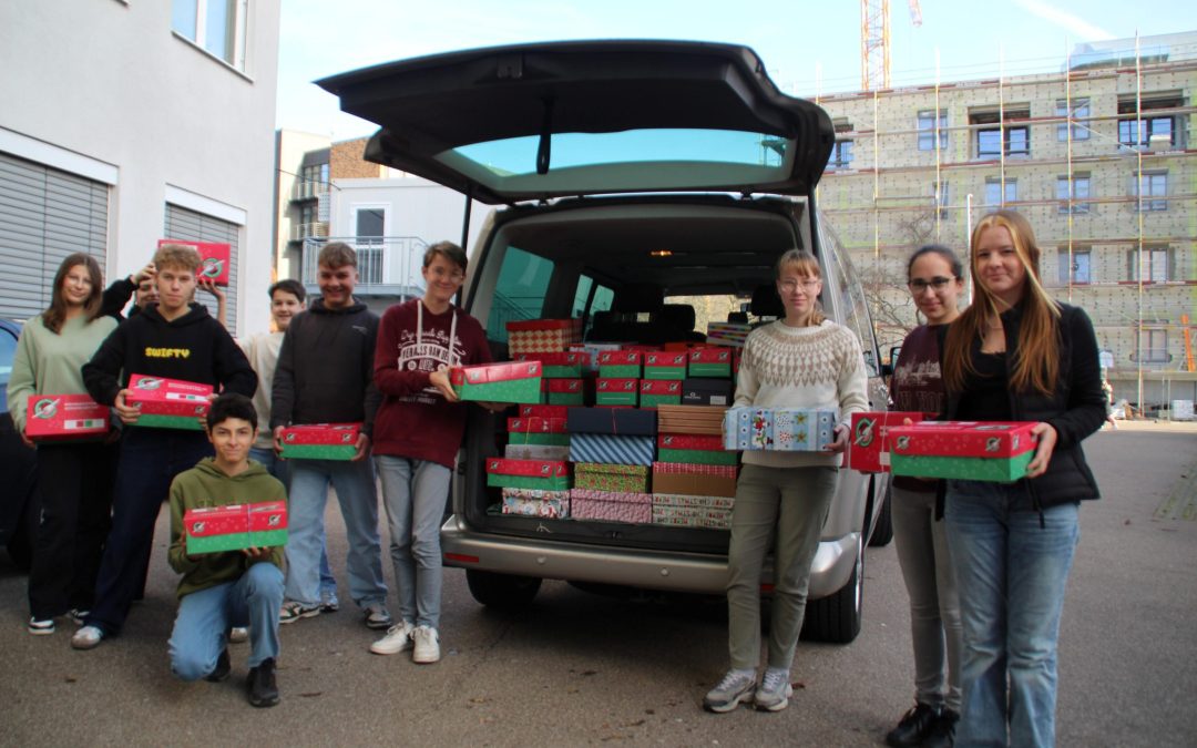 FES-Gymnasium und FES-Realschule: Mitgepackt bei „Weihnachten im Schuhkarton“