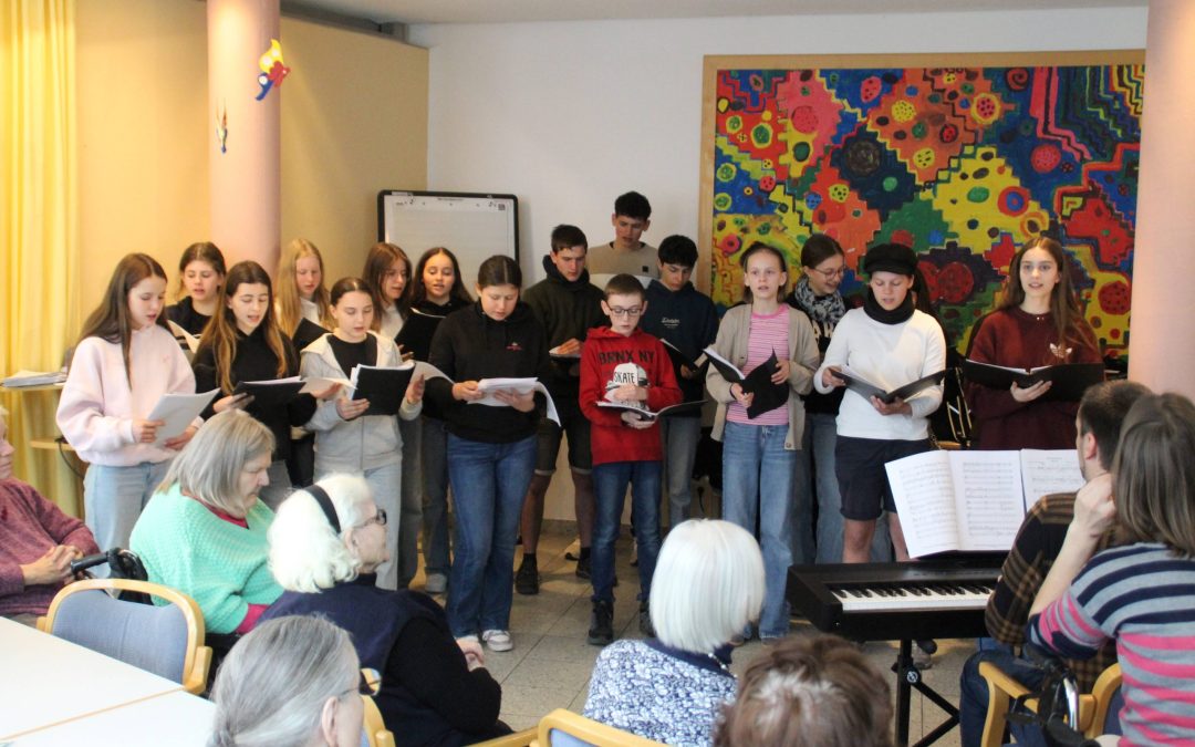 Gelungene musikalische Überraschung für Bewohner im Altenzentrum
